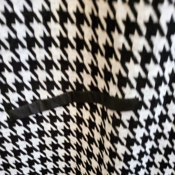 208- Lennie by Nina Leonard Houndstooth Faux pockets front zipper dress - Picture 5 of 9